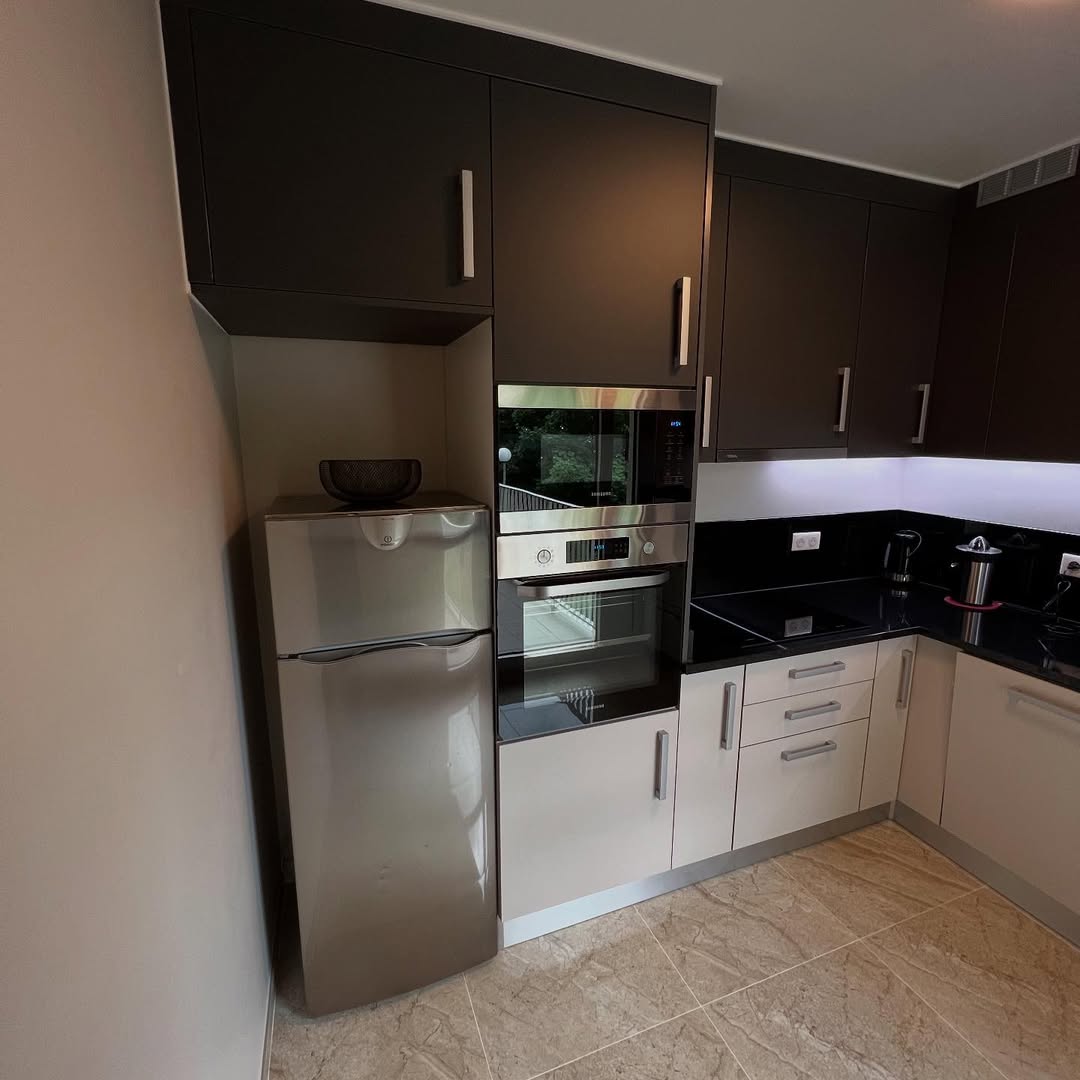 Rénovation complète d’une cuisine 1. Électricité 2. Carrelage 3. Peinture 4. Pose de la cuisine sur mesure (1)